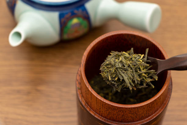 istock Put Japanese tea leaves into a teapot 1496662033