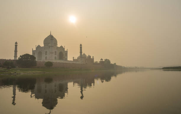 istock Sunset at the Taj Mahal 1496669653