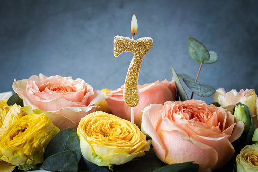 Gold glitter number 7 celebration candle with flowers