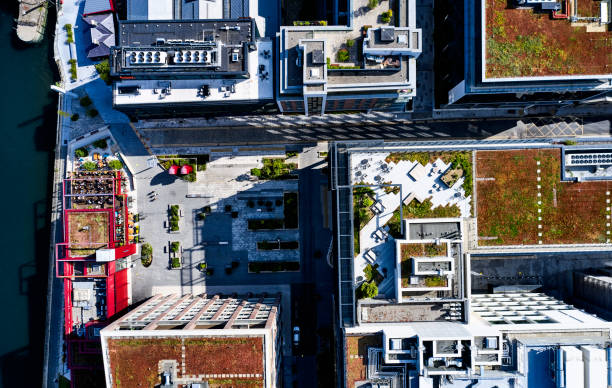 istock Office buildings in Dublin at the Docklands 1496684723