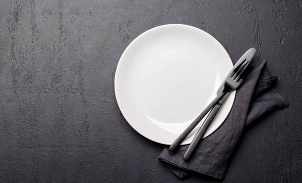 istock Top-down view of an empty plate and silverware mockup 1496715003