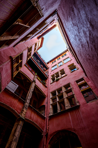 Cours interieure dans le vieux Lyon