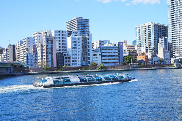 Tsukuda developed from two islands at the mouth of the Sumida River, Tsukudajima and Ishikawajima, and was a pioneer of high-rise residential areas.