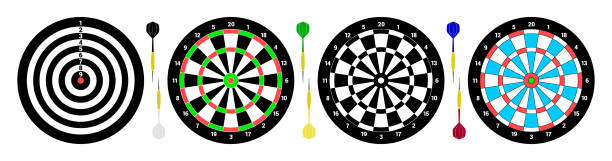 illustrations, cliparts, dessins animés et icônes de quatre jeux de fléchettes classiques pour jouer aux fléchettes. six fléchettes pour le jeu. style plat. vecteur isolé - dartboard sport scoreboard number