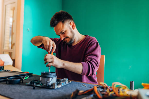 istock The man mounts the cooler and places it on the processor 1496914542