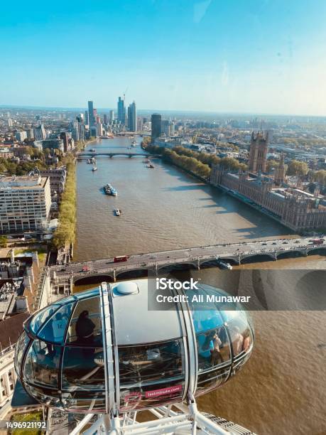 Photo libre de droit de London Eye Monument Emblématique Offrant Des Vues À Couper Le Souffle banque d'images et plus d'images libres de droit de Grande roue du millennium