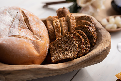 Sliced ​​whole wheat bread and white bread
