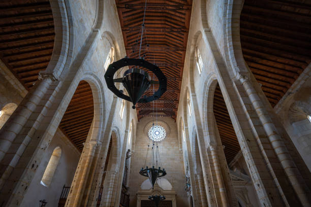 basílica de san pedro teto e rosa - rota das igrejas fernandinas - córdoba, andaluzia, espanha - st peters basilica - fotografias e filmes do acervo