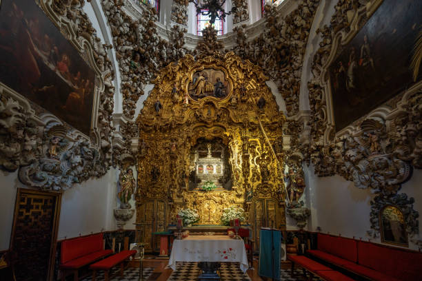 kaplica najświętszego sakramentu i męczenników kordoby świętych w bazylice san pedro - szlak kościołów fernandynów - kordoba, andaluzja, hiszpania - st peters basilica zdjęcia i obrazy z banku zdjęć