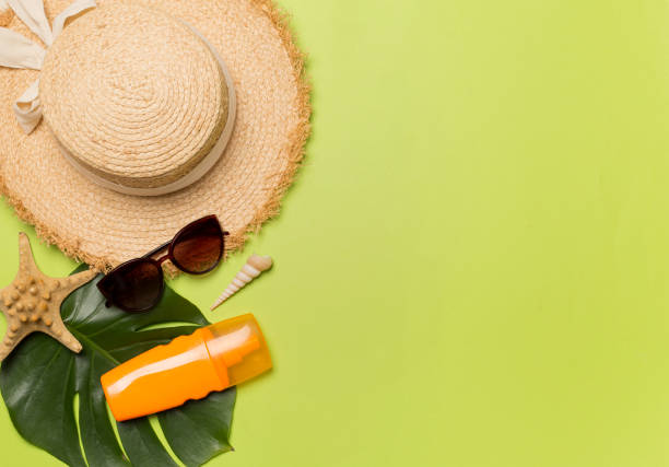 istock Beach accessories on color background, flat lay 1496986350