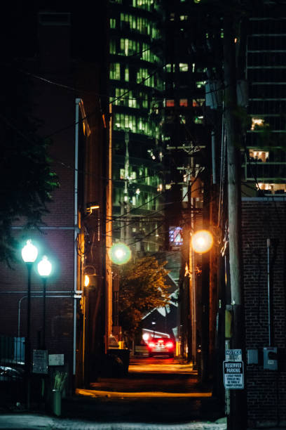 istock Kansas City alley by night 1497007655