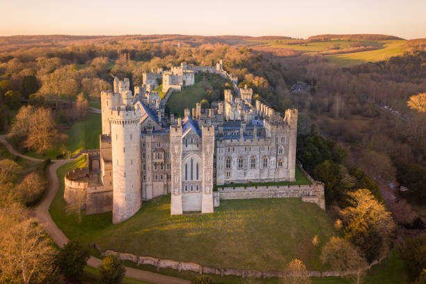 arundel castle, arundel, west sussex, england, united kingdom. bird eye view - martello towers imagens e fotografias de stock