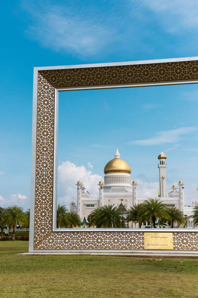 istock Omar Ali Saifuddien Mosque, Bandar Seri Begawan, Brunei Darussalam 1497037077