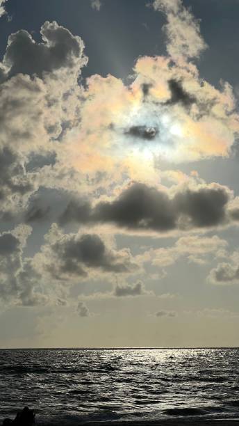 istock STOP-WATCH THE SUNSET PUTTING ON A SHOW AGAIN 1497050696