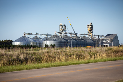 Construction for storage and drying of grain crops. Agricultural silo