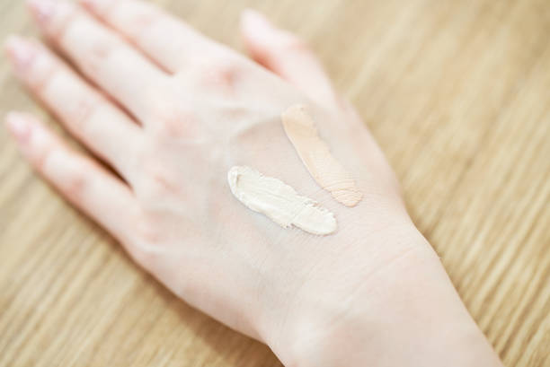 istock checking the color of the foundation 1497077609