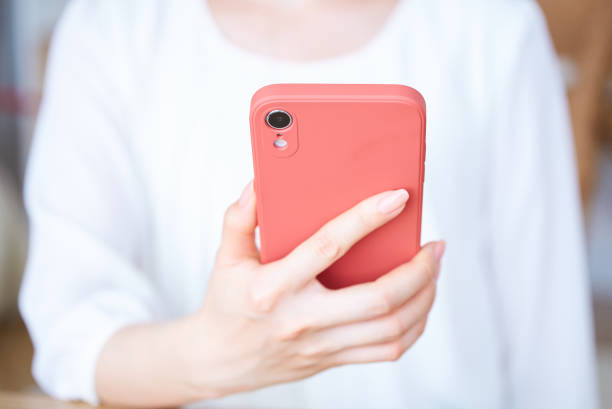 istock a woman who operates a smartphone 1497078413