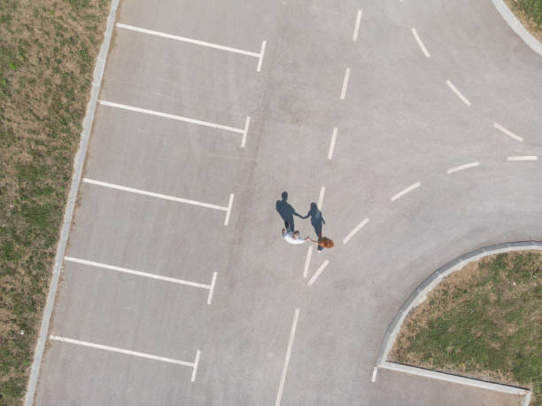 istock Couple walks in the city 1497161274