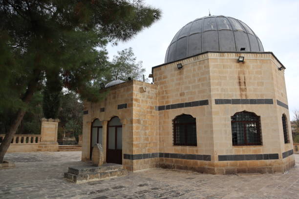 tomb of prophet ayyub in sanliurfa, turkey - jó imagens e fotografias de stock