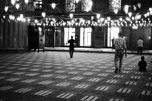 Intérieur de la mosquée Bleue  à Istanbul. Photographie argentique
