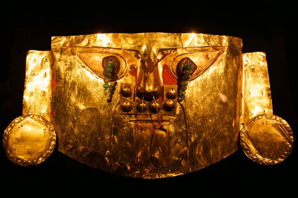 золотые артефакты из империи инков - empire стоковые фото и изображения