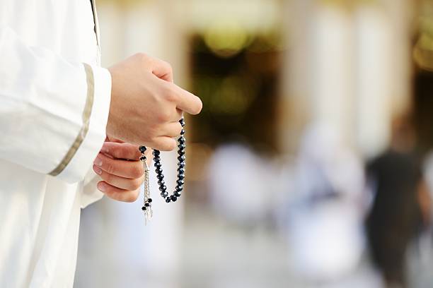 Muslimische Gebet am Heiligen Moschee mit Rosenkranz – Foto