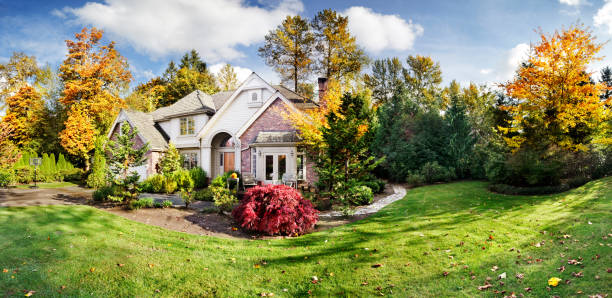 istock Suburban home 1497289790