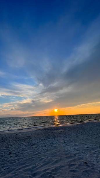 istock CLEAR YOUR MIND WATCH THE SKY 1497308537