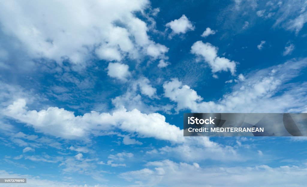 Blue sky in summer sunlight sunny day - Royalty-free Céu Foto de stock Blue sky in summer sunlight sunny day - Royalty-free Céu Foto de stock