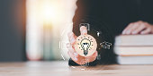 internet-online-bildungs-und-lernkonzept-professionelle-kurse-e-learning-neue-dinge-lernen.jpg?b=1&s=170x170&k=20&c=acP3mGCiEnms59nJzSvhkNxgctFSj51_xMQQyFYknBA=