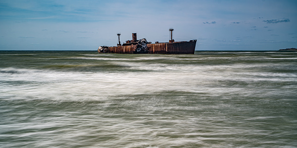 Schiffswrack an der Küste von Rumänien.