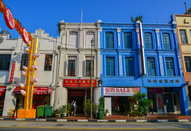 strada a chinatown, singapore - editorial asia singapore tourist foto e immagini stock