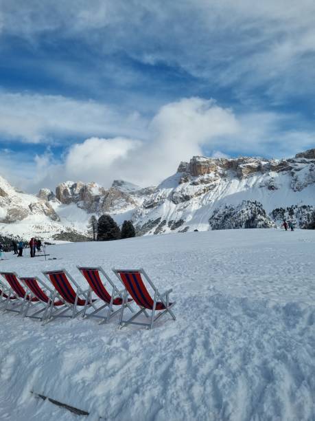 доломиты - sella pass стоковые фото и изображения