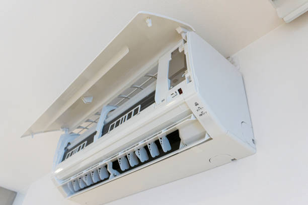 istock The person who cleans the air conditioner 1497639215