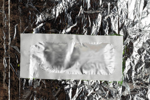 prezerwatywy antykoncepcyjne w paczkach - single object sensuality education isolated zdjęcia i obrazy z banku zdjęć