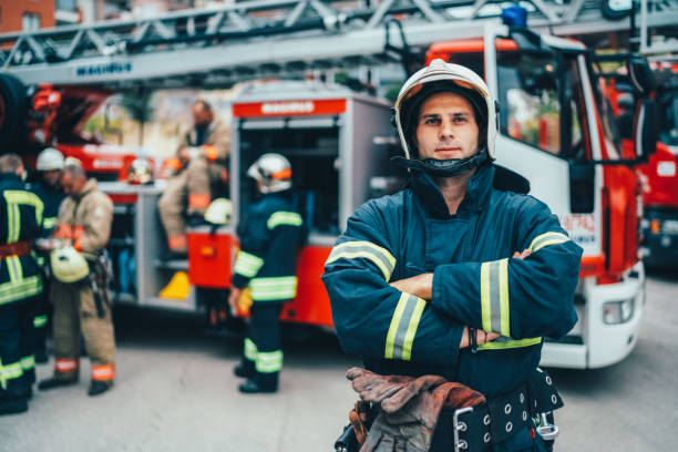 feuerwehrporträt - feuerwehrmann stock-fotos und bilder