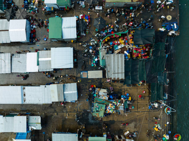 istock Vinh Truong fish market from above 1497680798