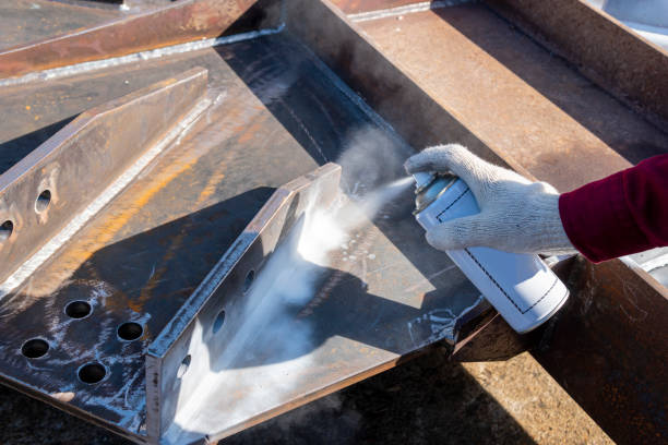 istock Step to use spray White Contrast on the welded surface before performing Non-Destructive Testing(NDT) with process Magnetic Particle Testing(MT). 1497681230
