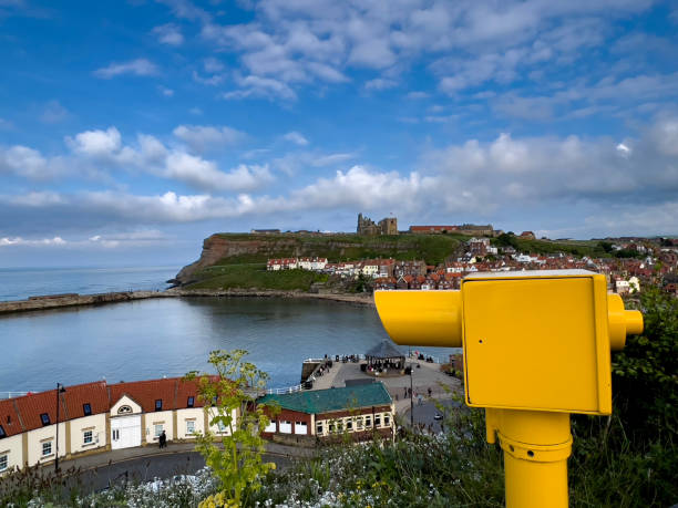 port de whitby et abbaye de whitby - yorkshire gate yorkshire dales village photos et images de collection