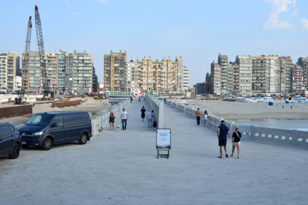 evolution follow up reconstructing the belgium pier - reconstructing imagens e fotografias de stock