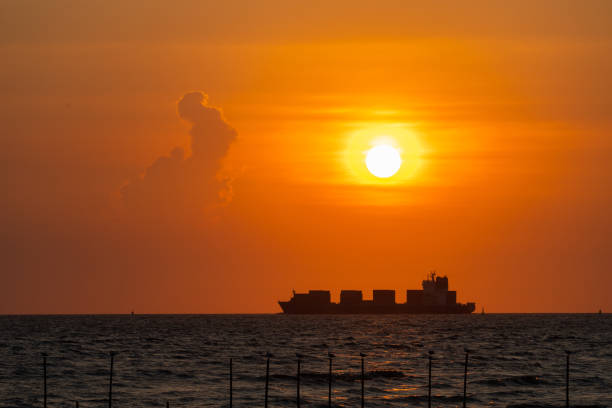 Phu Quy Island is also known as Thu Island or Khoai Xu Island in Binh Thuan Province, Central Vietnam. This is an island district with 12 large and small islands with an area of about 16km2 and located about 120km from Phan Thiet city. Phu Quy Island is one of the attractive tourist destinations in Binh Thuan. This place is famous for the most beautiful sunset and sunrise of Binh Thuan.