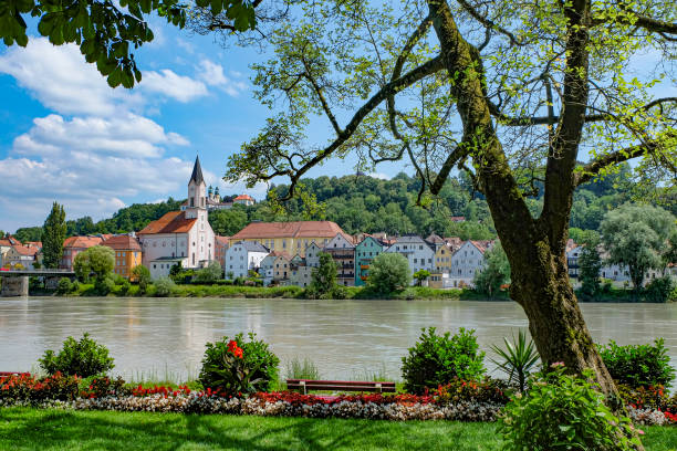 trip to the city passau / view to river "inn" and the district "innstadt". passau in lower bavaria also called the city of three rivers (danube, inn, ilz), germany - inn river imagens e fotografias de stock