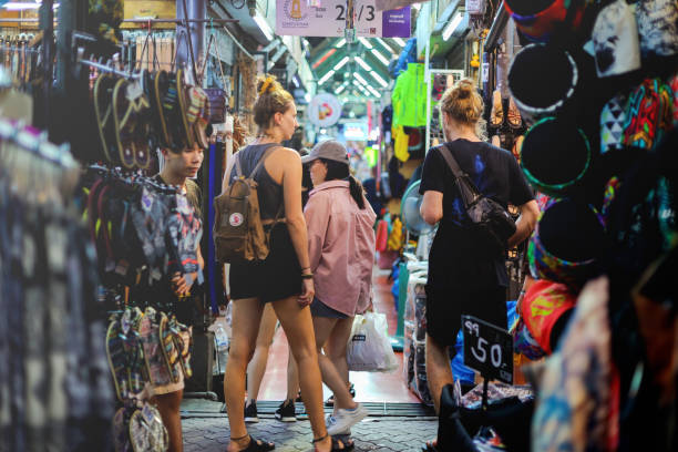 marché du week-end de chatuchak à bangkok, thaïlande - open photos et images de collection