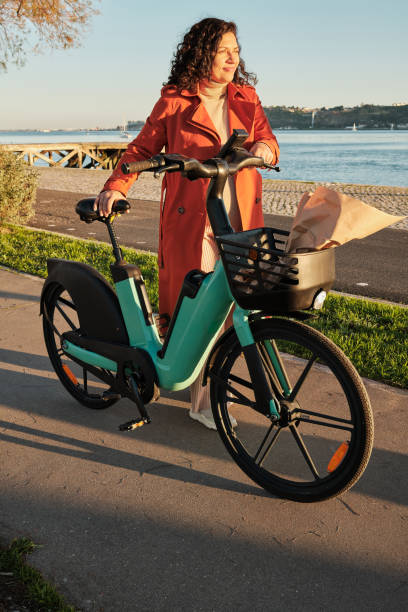 istock pregnant woman on a bicycle 1497784514