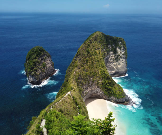 istock Kelingking beach and  cliffs in Nusa Penida,I donesia 1497792234