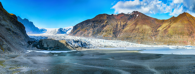 Breathtaking view of Skaftafellsjokull glacier tongue and volcanic mountains around on South Iceland. Location Skaftafell National Park, Skaftafellsjokull glacier, Iceland, Europe.
