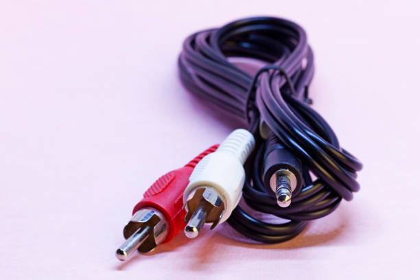 Coaxial stereo connector for connecting audio components