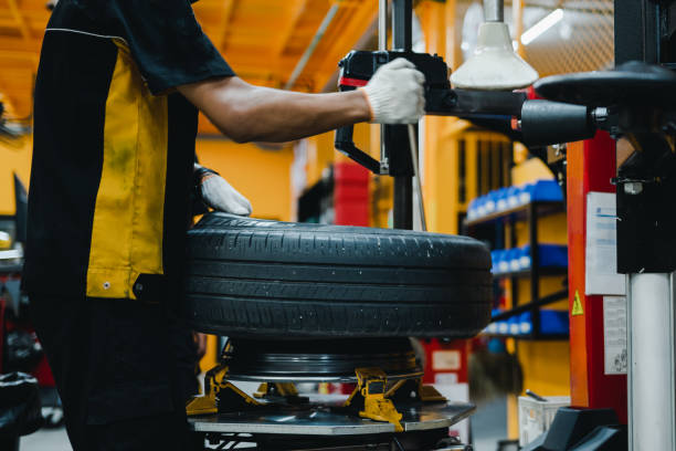 istock Mechanic changing tires on tire changer in auto service center. 1497872448