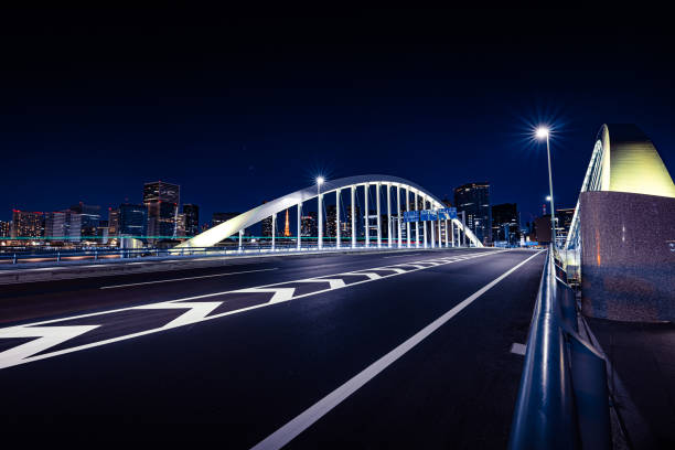 東京の築地大橋 - multiple lane highway 写真 ストックフォトと画像