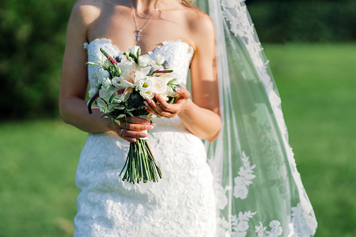 Close-up of bride hold big weddng bouquet